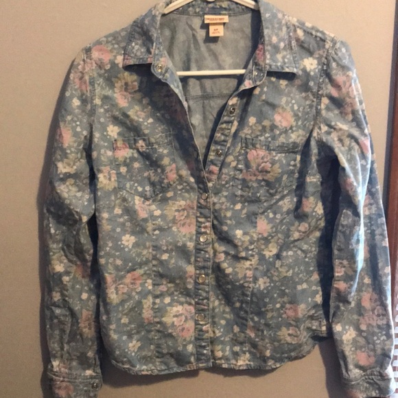 🎈BUNDLE ITEM🎈Button up long sleeve top🎈 - Picture 1 of 3